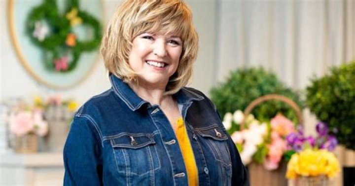 Susan Graver (QVC) Wiki, Biography, Age, Height, Weight, Husband, Son, Family, Net Worth, Career ·